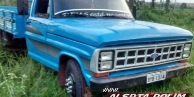 Rolim de Moura – Após denúncia anônima, camioneta F-4000 é recuperada pela PM