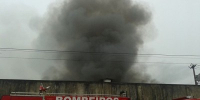 Presos se rebelam e incendeiam presidio da capital