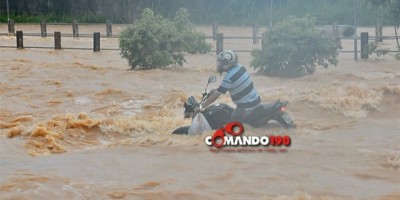 JI-PARANÁ - Após 5 horas de muita chuva, igarapé Dois de Abril transborda e deixa várias famílias desabrigadas; VIDEO 