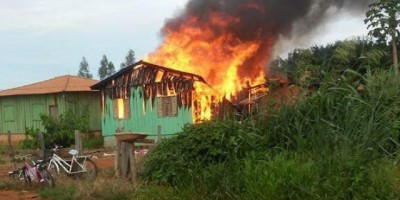 Família precisa de ajuda após casa pegar fogo em São Miguel do Guaporé