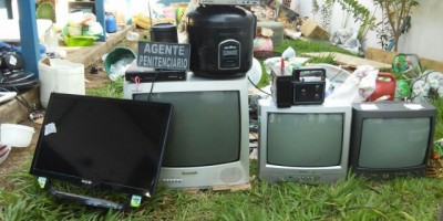 Santa Luzia -  Agentes Penitenciários fazem revista na Cadeia Pública e retiram das celas panela elétrica ,celular, Tv's, rádios e armas artesanais