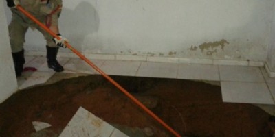 Brasil - Casal cai em fossa que se abriu em quarto enquanto dormiam