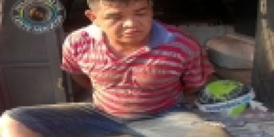 Porto Velho - Foragido cai de moto durante fuga e acaba preso após parar embaixo de viatura da PM