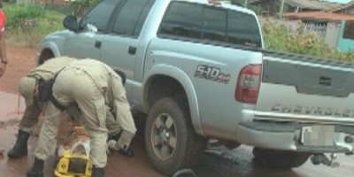 Rolim de Moura - Após ser atropelado, idoso vai parar debaixo de caminhonete 