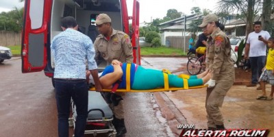 Rolim de Moura -  Gestante é socorrida pelos bombeiros, após se envolver em acidente de trânsito