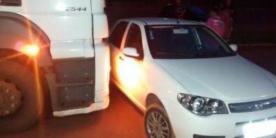 Rolim de Moura -  Condutor de veículo bate em buraco, perde o controle, atravessa na pista e colisão com carreta é registrada