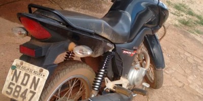 Rolim de Moura -  Dois menores furtam moto, escondem em matagal, mas acabam apreendidos pela PM