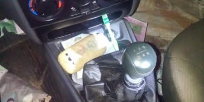 Guajará-Mirim - Policiais Militares de Rádio Patrulha apreendem droga escondida em câmbio de marcha de veículo e prende os envolvidos