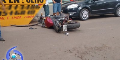 Cacoal – Colisão entre carro e motocicleta deixa uma vítima gravemente ferida