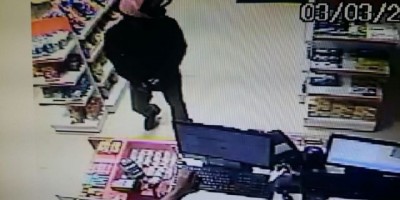 Rolim de Moura - Dois postos de combustíveis são alvos de roubos durante a noite - Vídeo