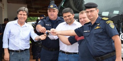 Deputado Jesuino Boabaid entrega caminhão guincho à PM em Guajará-Mirim