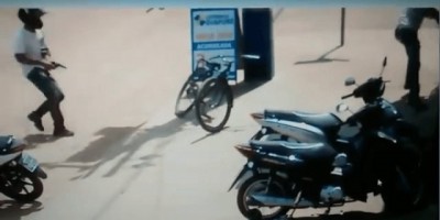 Ariquemes -Câmera de lotérica flagra elemento perseguindo e atirando em homem, um dos disparos atingiu salão - Video