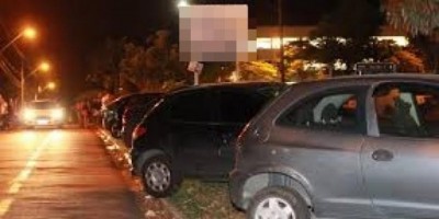 Rolim de Moura -  Veículos estacionados em canteiro e comércios que ocuparem calçadas serão multados