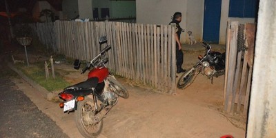 Ji-Paraná -  PM recupera duas motocicletas furtadas que estavam sendo usadas em assaltos, apreende dois adolescentes e uma garrucha