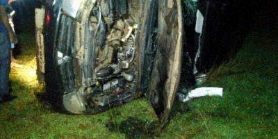 Veículo da secretaria de saúde de Rolim de Moura capota na BR-364 e deixa quatro pessoas feridas