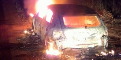 Rolim de Moura - Carro roubado do gerente de farmácia Luciano Ramalho  é encontrado em chamas na linha 176