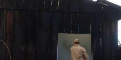 Família que teve a casa incendiada em Rolim de Moura precisa de ajuda