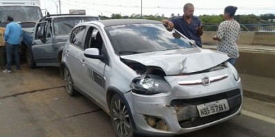 Seis veículos se envolvem em acidente em Ji-Paraná