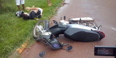 Rolim de Moura -  Motociclista sofre queda na Rua Esperantina 