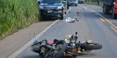 Jaru -  Motociclista morre ao colidir com caminhão e ser atropelado por uma SW4 na Curva da Morte