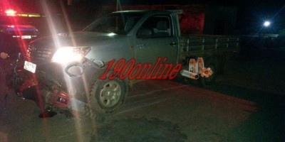 Alta Floresta -  Motocicleta fica debaixo de caminhonete, após condutor invadir preferencial no bairro Cidade Alta