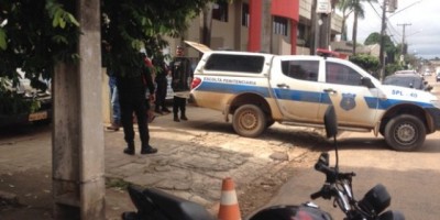 Transportar presos em carrocerias é desumano, diz Defensoria em RO