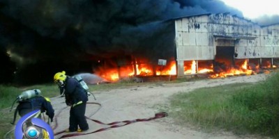 Cacoal - Galpão da Semma é destruído por incêndio de grandes proporções