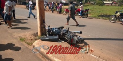 Alta Floresta - Motociclista tem perna fraturada após não conseguir realizar curva e se chocar contra poste de iluminação