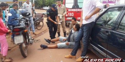 Rolim de Moura -  Motociclista fica ferido após colidir em lateral de carro 