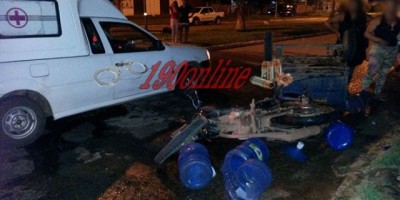 Alta Floresta - Motociclista avança preferencial, colide em moto com carretinha de distribuidora de água