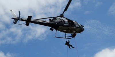 Policiais do Núcleo de Operações Aéreas realizam treinamento com rapel e salto em aeronave em Porto Velho