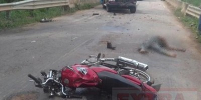 Motoqueiro bate de frente com camionete e tem morte instantânea em Colorado