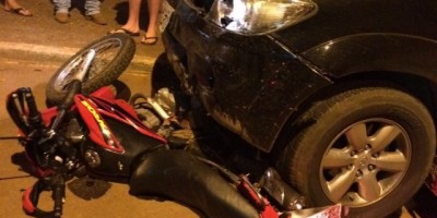 Rolim de Moura -  Motociclista fica gravemente ferido em acidente de trânsito no Centro da cidade 