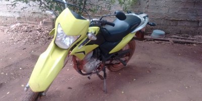 Rolim de Moura - Morador encontra moto furtada dentro de seu quintal e aciona a PM