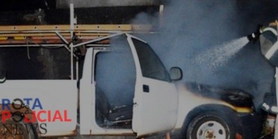 Vilhena - Caminhonetes da central norte é destruída por incêndio 