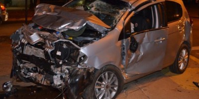 Cacoal - Ladrão rouba carro de professora e colide em ônibus