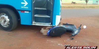 Rolim de Moura -  Grávida de 05 meses fica ferida em acidente envolvendo moto e ônibus