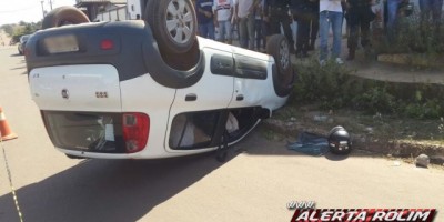 Rolim de Moura -  Após colisão, carro capota no Centro da cidade 
