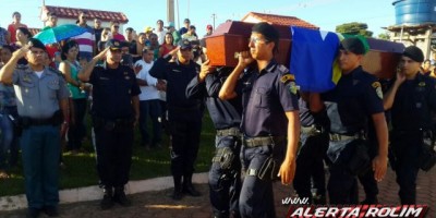Rolim de Moura -  Soldado da PM, morto em Campo Novo de Rondônia, é sepultado com honras militares- Vídeo