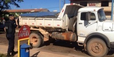 Mulher é atropelada por caminhão após desviar de buraco em Porto Velho