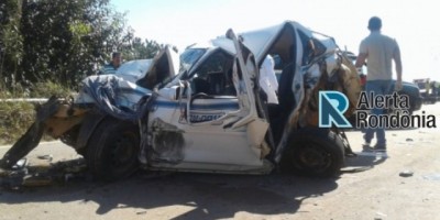 Violenta colisão entre táxi, caminhão e trator deixa cinco pessoas em estado gravíssimo na BR-364