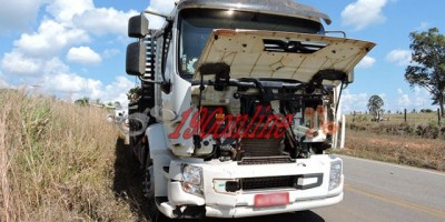 Alta Floresta -  Acidente de trânsito envolvendo caminhão e carro de passeio é registrado na ro 383 próximo ao campo do seu astolfo