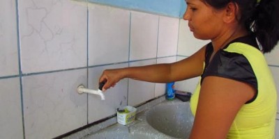 Moradores alertam para problemas de saúde causados pela água da CAERD em Ariquemes