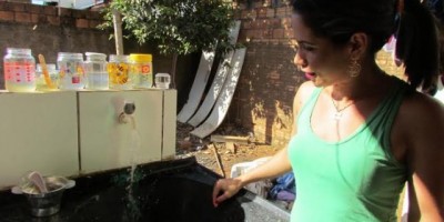 Atividades domésticas e comerciais são prejudicadas pela água da CAERD em Ariquemes