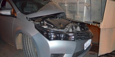 Jaru -  Corolla com apenas dois meses de uso, fica destruído ao colidir com caminhão em cruzamento da cidade