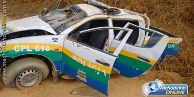 Machadinho do Oeste - Em buscas por criminosos viatura da PM capota em linha