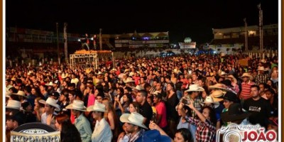 Rolim de Moura: Show de Guilherme e Santiago marcam a noite da  31ª Expoagro.