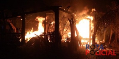 Vilhena - Criminosos ateiam fogo na casa de Sargento da PM