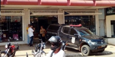 Jaru -  Assaltante morre em confronto com a polícia durante roubo a relojoaria   
