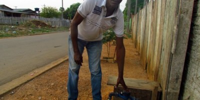 Populares do Bairro Coqueiral de Ariquemes reclamam da qualidade da água